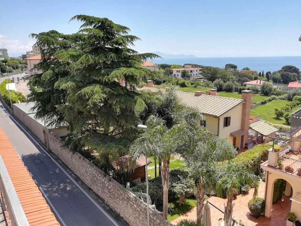 Apartmán Casa Dinky Attico Con Terrazza Vista Mare Formia Exteriér fotografie