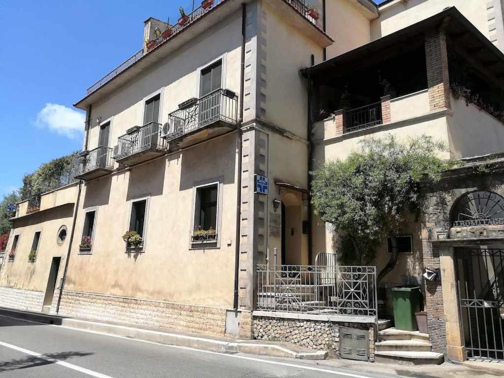 Apartmán Casa Dinky Attico Con Terrazza Vista Mare Formia Exteriér fotografie
