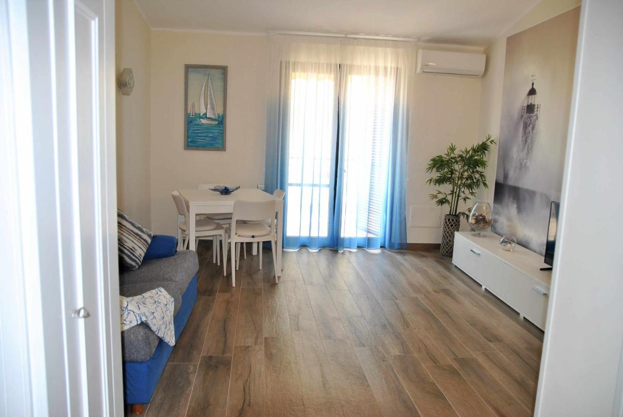 Apartmán Casa Dinky Attico Con Terrazza Vista Mare Formia Exteriér fotografie